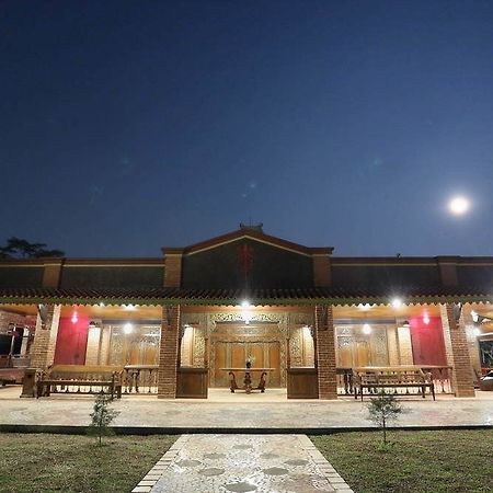 Melva Balemong Hotel Semarang Exterior photo