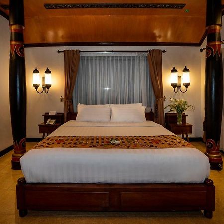 Melva Balemong Hotel Semarang Exterior photo