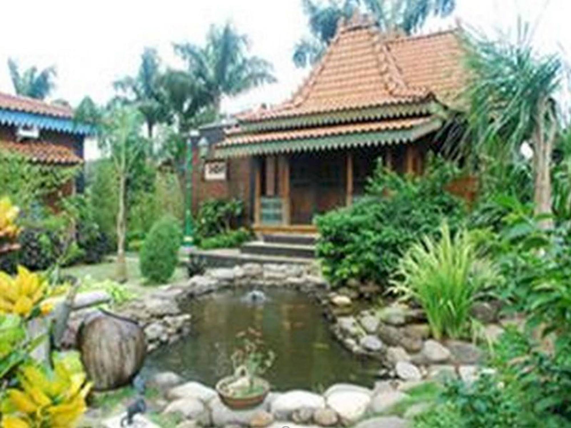 Melva Balemong Hotel Semarang Exterior photo