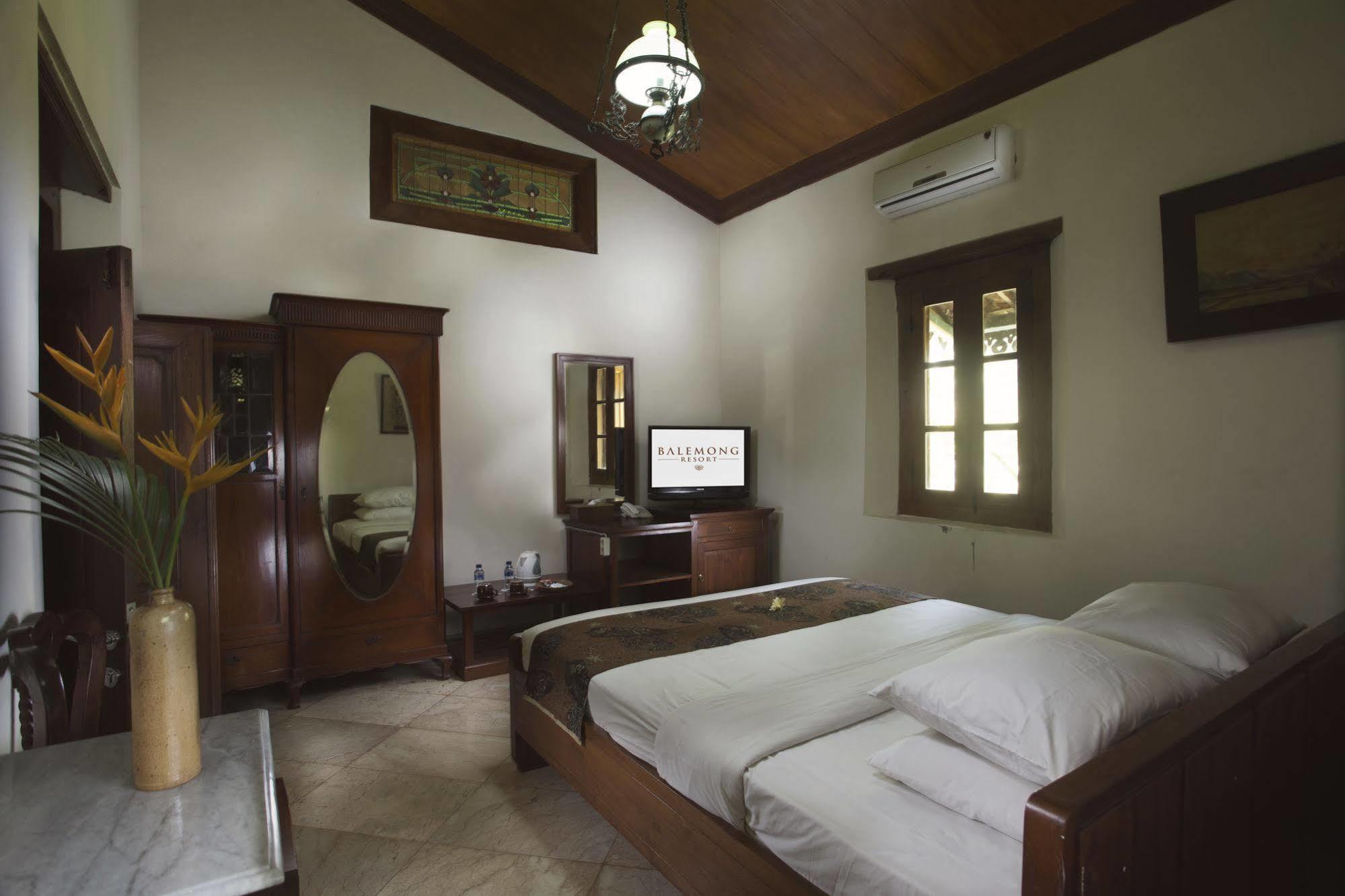 Melva Balemong Hotel Semarang Exterior photo
