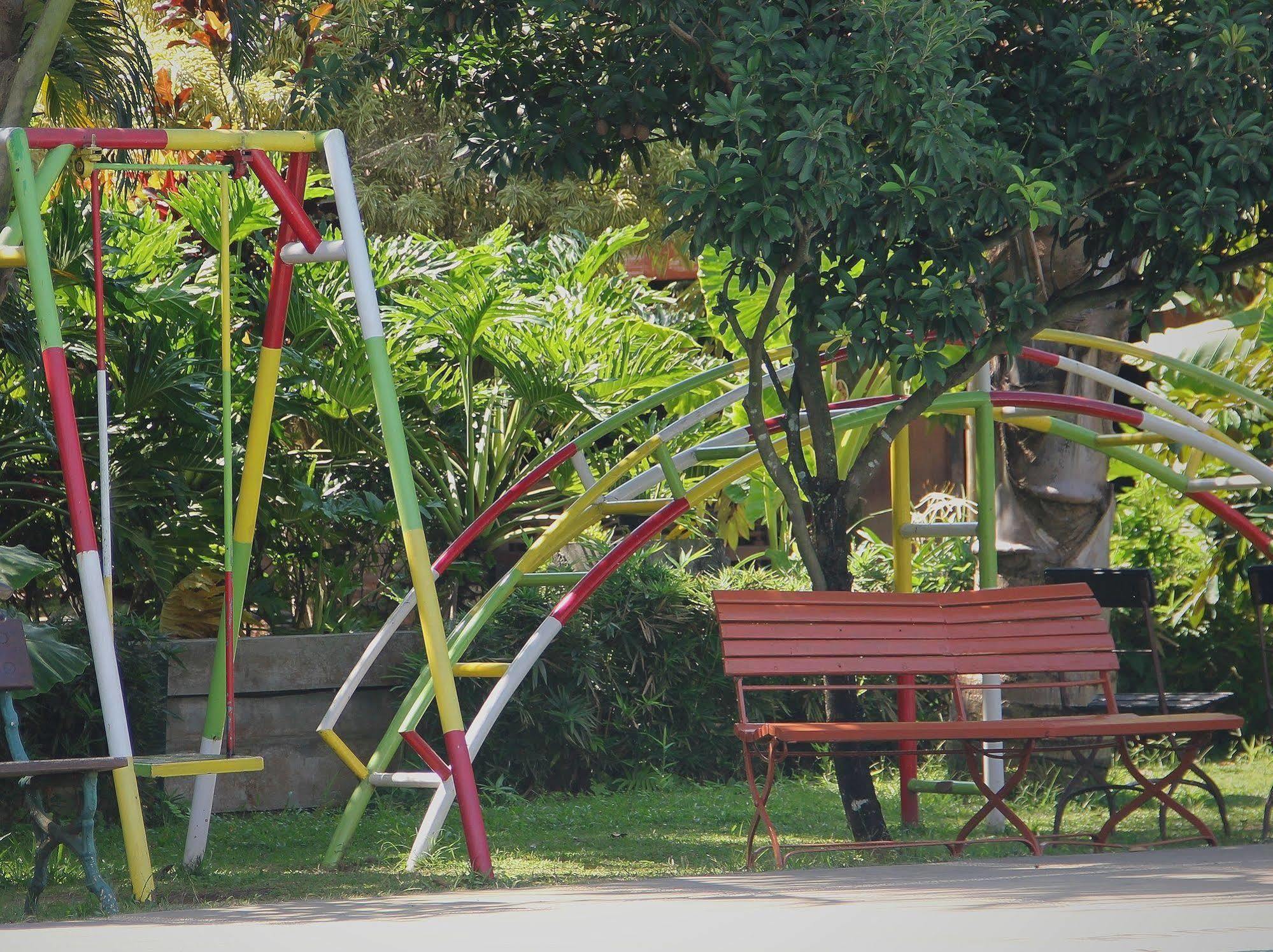 Melva Balemong Hotel Semarang Exterior photo
