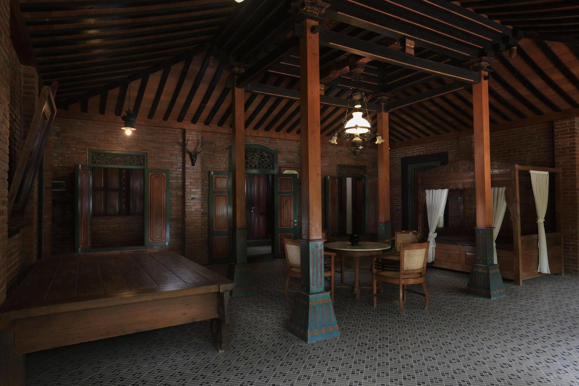 Melva Balemong Hotel Semarang Exterior photo