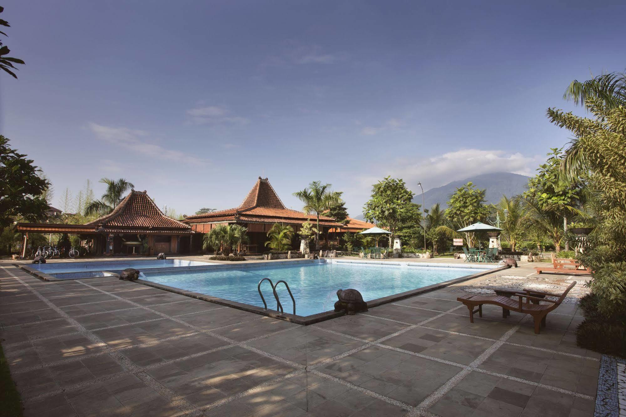 Melva Balemong Hotel Semarang Exterior photo