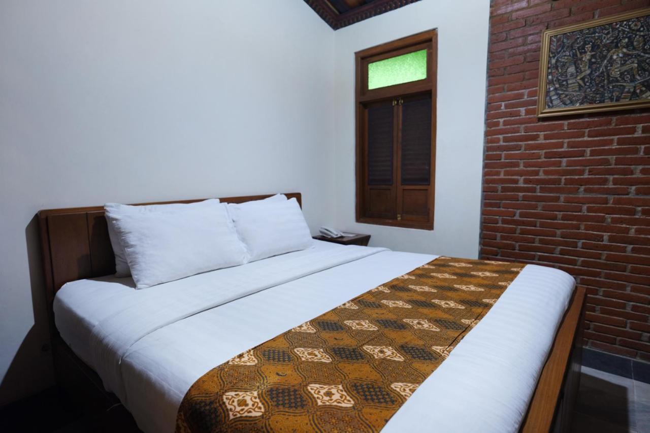Melva Balemong Hotel Semarang Exterior photo