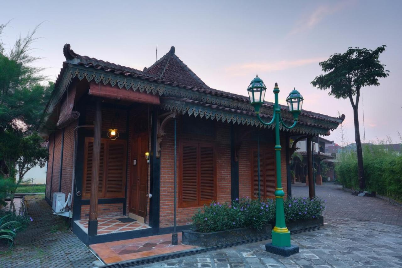 Melva Balemong Hotel Semarang Exterior photo