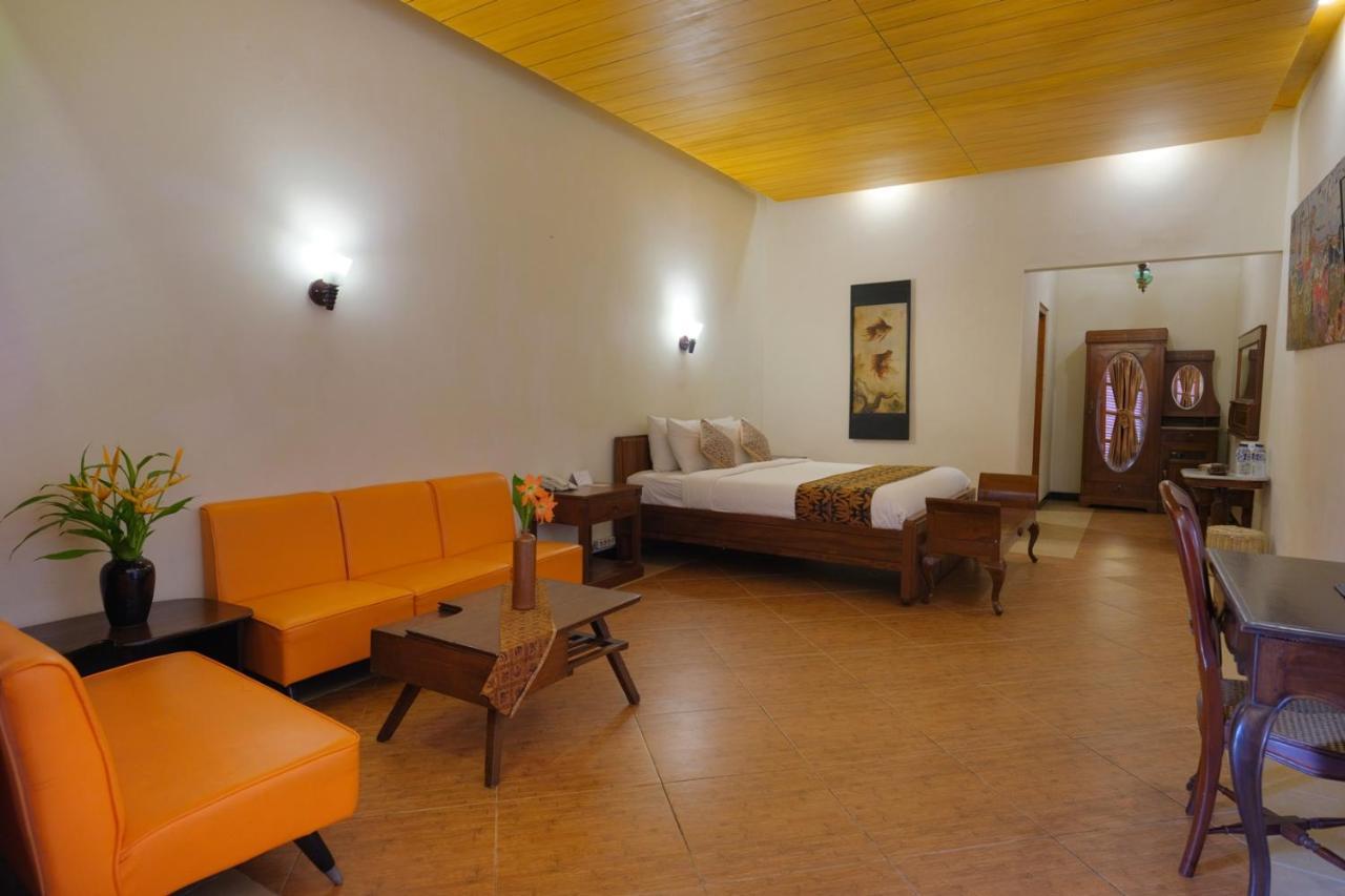 Melva Balemong Hotel Semarang Exterior photo
