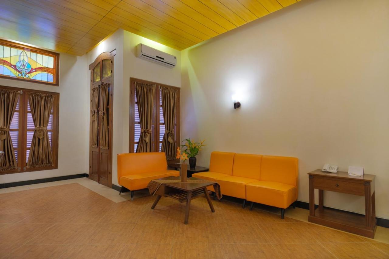 Melva Balemong Hotel Semarang Exterior photo