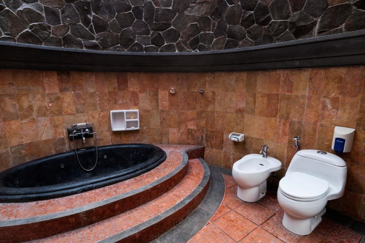 Melva Balemong Hotel Semarang Exterior photo