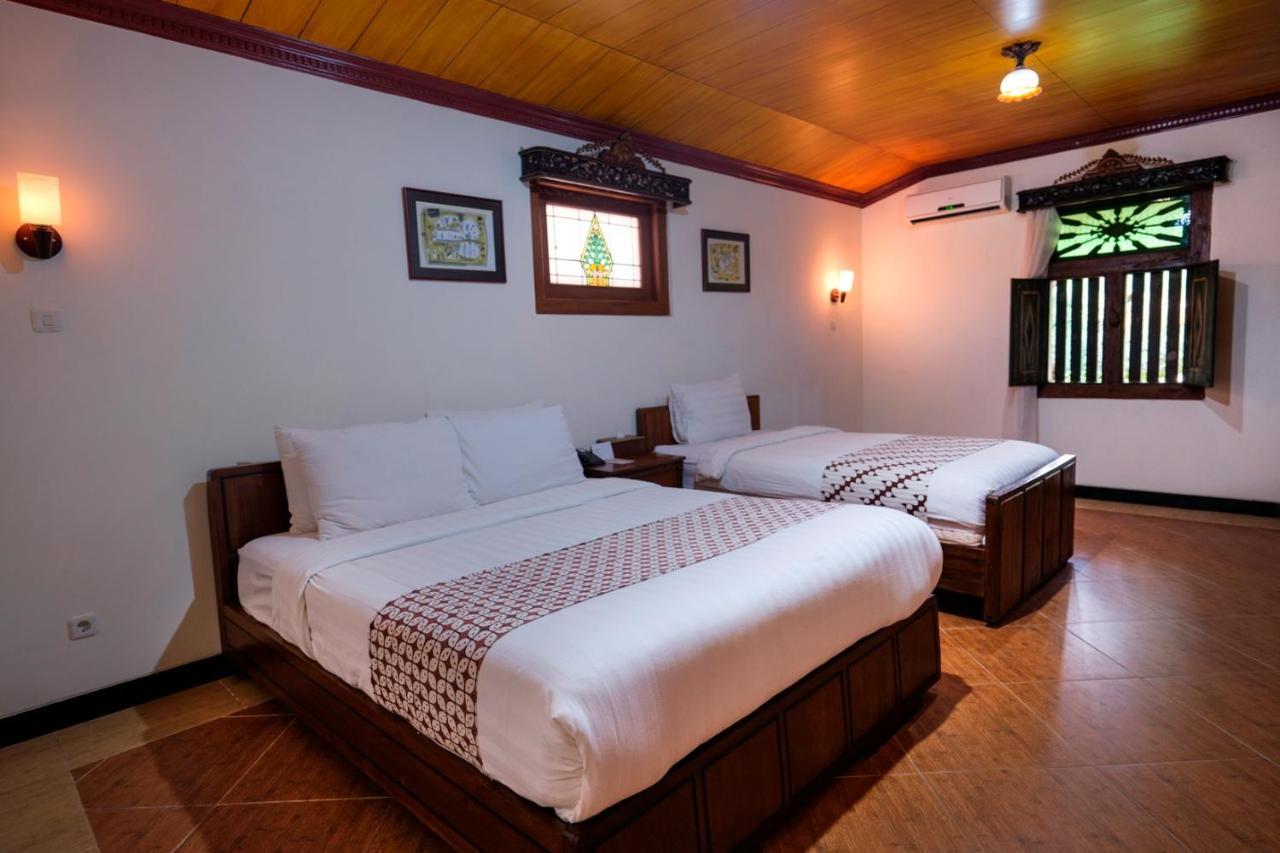 Melva Balemong Hotel Semarang Exterior photo