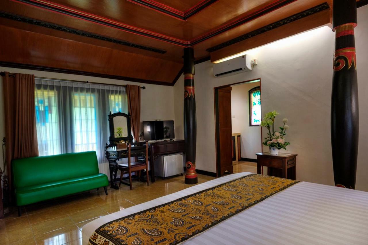 Melva Balemong Hotel Semarang Exterior photo